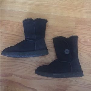 Black Bailey Button Ugg Boots